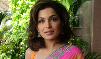 Actress Meera visits Imran Khan in hospital