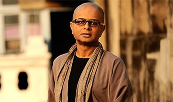 Rituparno wrapped up Satyanewshi shoot before death