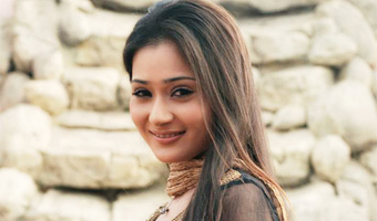 I want to play a serious role in films: Sara Khan
