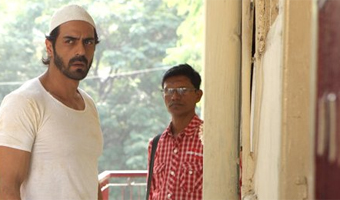 Arjun Rampal dons lungi vest for D Day 