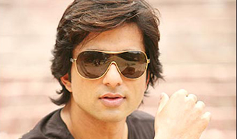 Sonu sees a superstar in Girish Kumar