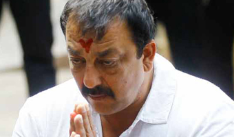 Sanjay Dutt emerges from Yerawada jail for check up
