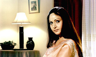 Rati Agnihotri to team up with son again in Purani Jeans