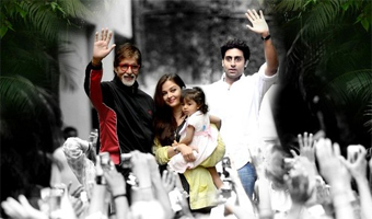 Aaradhya joins grandpa Big B to meet his fans 