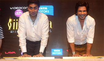 Abhishek, Shahid leave handprints at IIFA