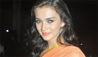 Amy Jackson meets with an accident 