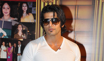 For full marks, Karanvir to perform as woman on Jhalak...