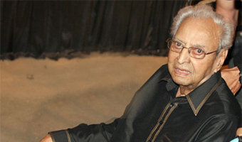 Musical tributes, dialogues, photos: Netizens mourn Prans death