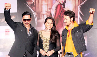 Akshay, Imran pull Sonakshis leg 