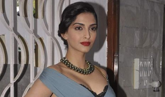 Wont date anyone from film industry: Sonam Kapoor