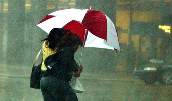 Chaos on Delhi roads after heavy rain (Lead)