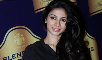 I fear performing in front of live audiences: Tanishaa