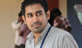 Vijay Antony mobbed 