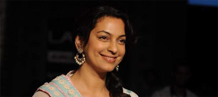 Juhi Chawla walks the ramp as Marathi Mulgi