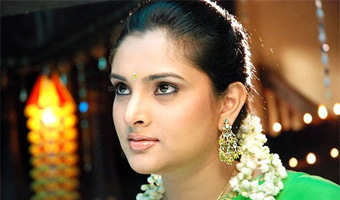 Congress fields actress Ramya for Karnataka LS bypoll