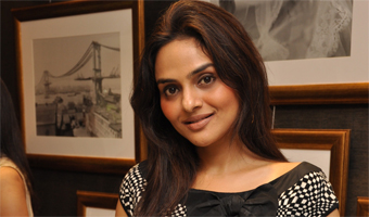 Theatre can't be compared with cinema: Madhoo