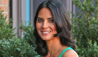 Olivia Munn acts bossy on The Newsroom set