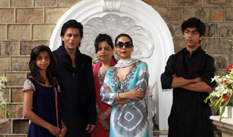 SRK celebrates Eid with family, fans, media