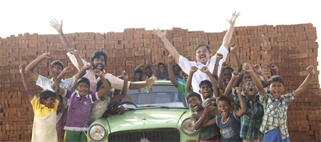 Road show to promote Pannaiyarum Padminiyum 