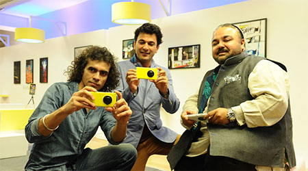 Celebrities capture stories on mobile phone 