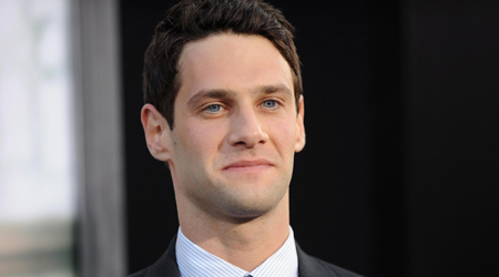 Justin Bartha replaces David Krumholt