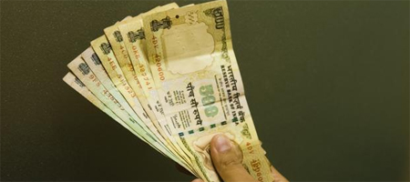 Weak rupee scuttles Bollywoods shooting in alien lands