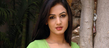 Hunt on for lead heroine for Balayya