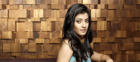 Varalaxmi Sarathkumar for Kannada remake of Mirchi