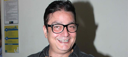 Vinay Pathak to host Har Ghar Kuch Kehta Hai