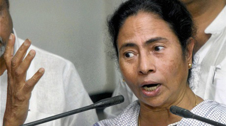 Mamata meets reclusive Suchitra, urges people to pray for actress