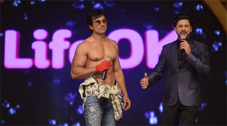 When Sonu stripped on stage at SRKs behest