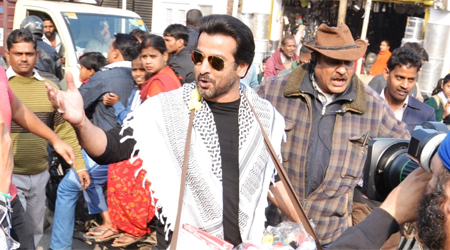 Ronit turns cosmetic seller for Mission Sapne