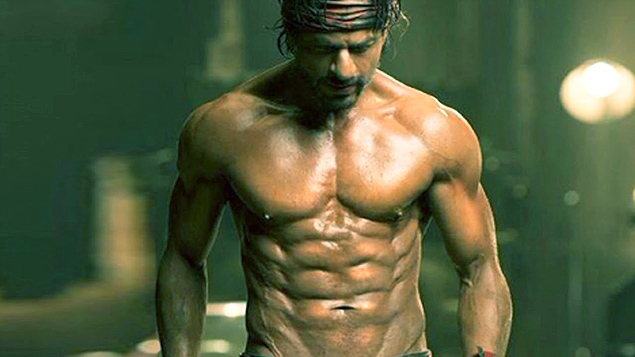 Gauri admires SRKs eight pack abs look in HNY