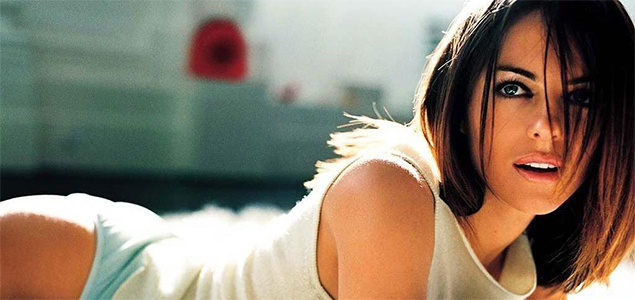 Elizabeth Hurley is now single again