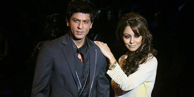 SRK thanks wife Gauri for making the family smile, on her Bday