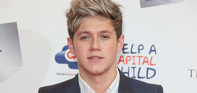 One Directions Niall Horan gives a glimpse of singing while stripping