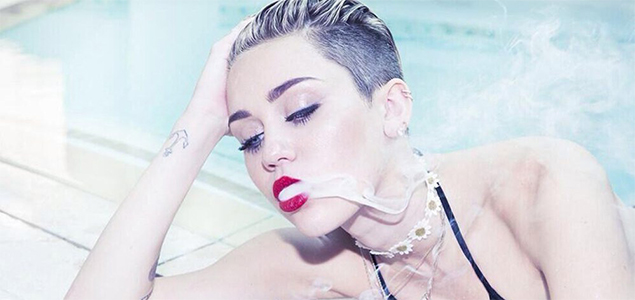 Miley Cyrus sparks concern with selfie in hospital gown with bandaged wrist