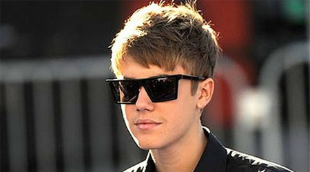 Is Bieber dating both Katherine Gazda, Chantel Jeffries?