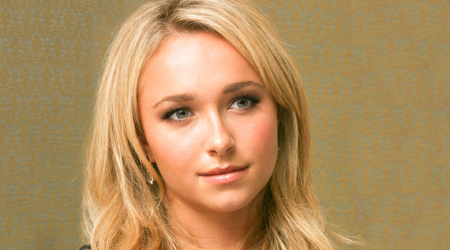 Hayden Panettiere puts wedding on hold