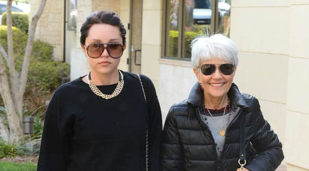 Court praises mothers efforts in Bynes rehab