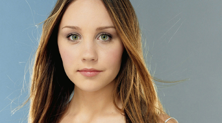 Bynes now out of cocoon, attends fashion show