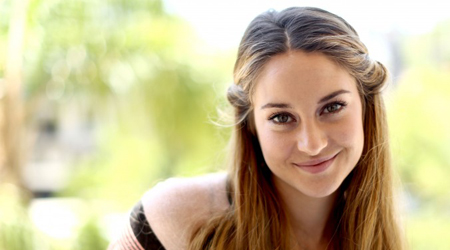 Shailene Woodley doesnt own a cellphone