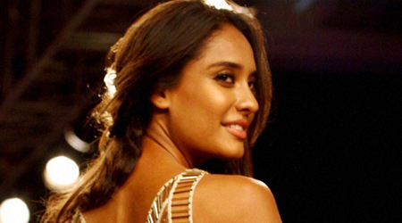 Lisa Haydon upped the glamour quotient at Monica & Karishmas show