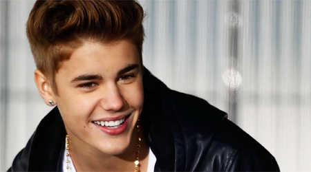 Bieber calls Gomez most elegant princess