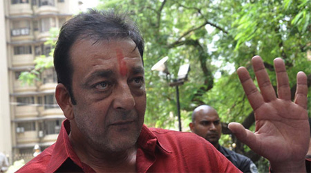 Sanjay Dutt leaves home for Yerwada Jail