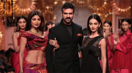 Tahiliani opens WIFW, Shilpa adds glamour to his show