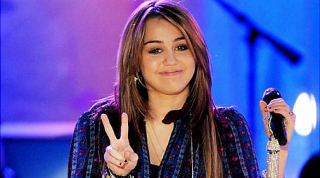 Cyrus slams Perry on Twitter