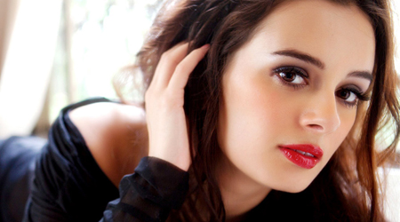 Being a foreigner in Bollywood has been positive: Evelyn Sharma