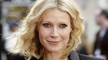 Paltrow posts no make up selfie on Twitter