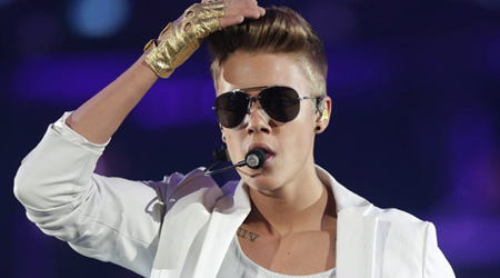 Bieber posts racy video co starring Gomez